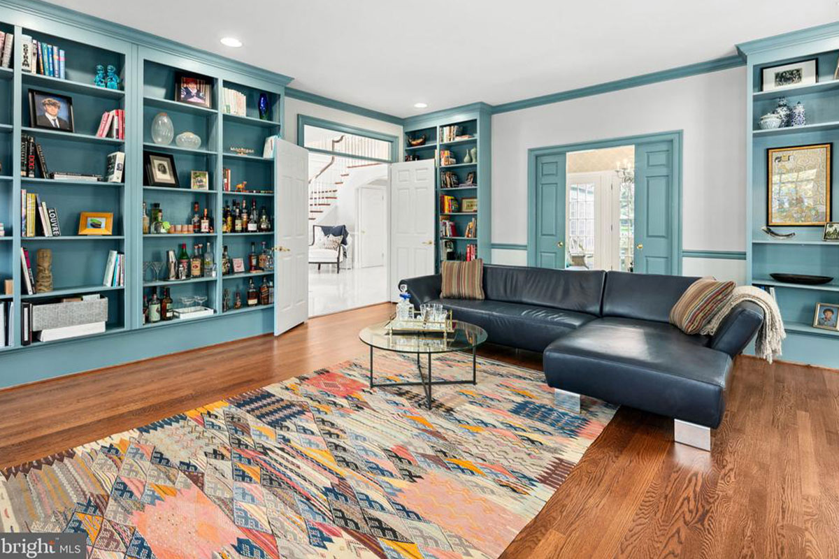 Office with blue accents at 4134 40th St.