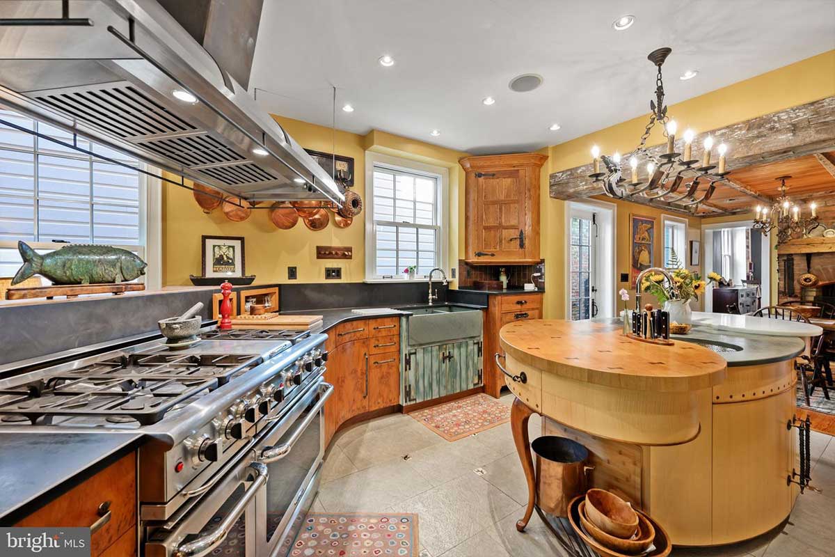 Kitchen at 511 Queen St