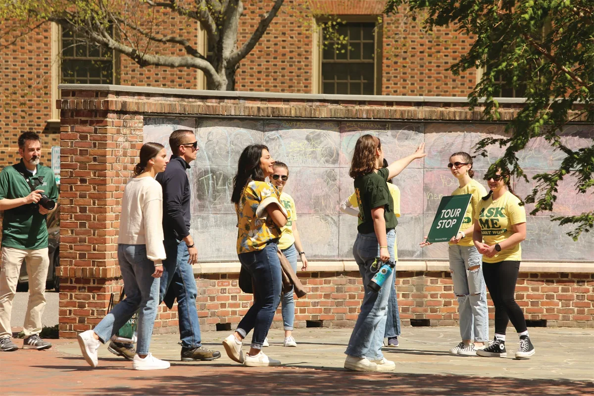 A student tour at William & Mary