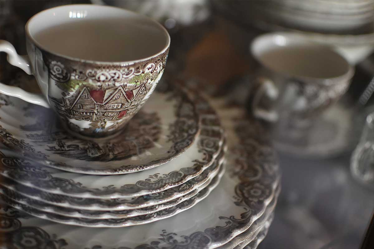 tea cup and saucers