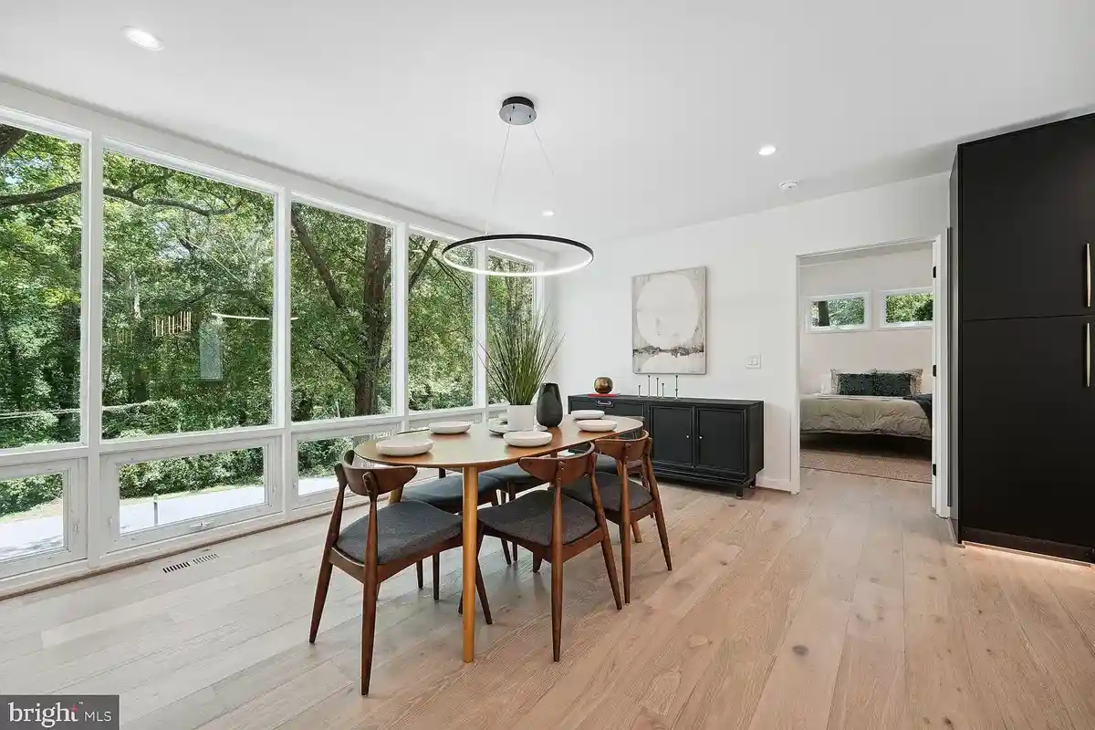dining room with wall of floor-to-ceiling windows.