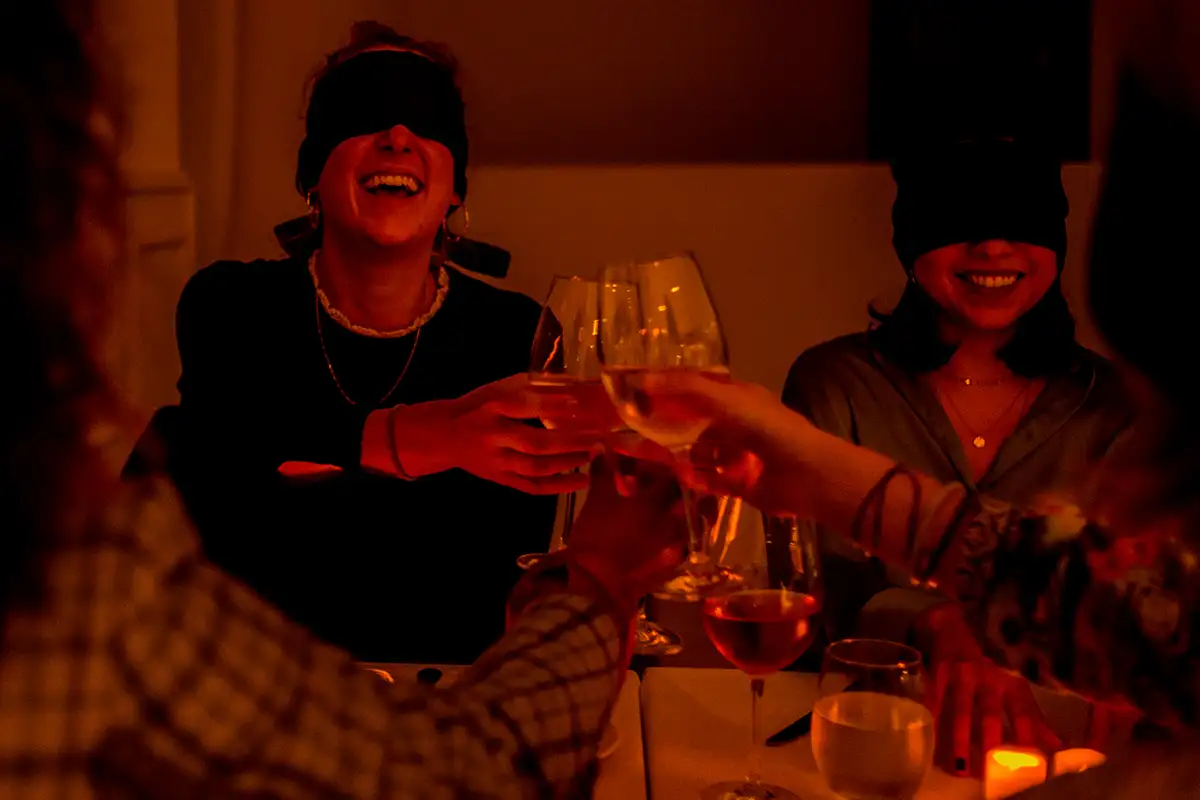 People dining blindfolded