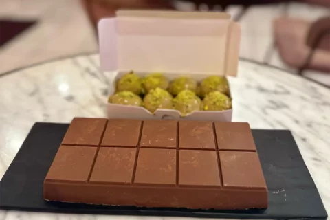 Dubai chocolate bar and pistachio lockma