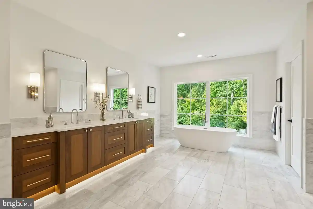 en suite bathroom with double vanity and soaking tub