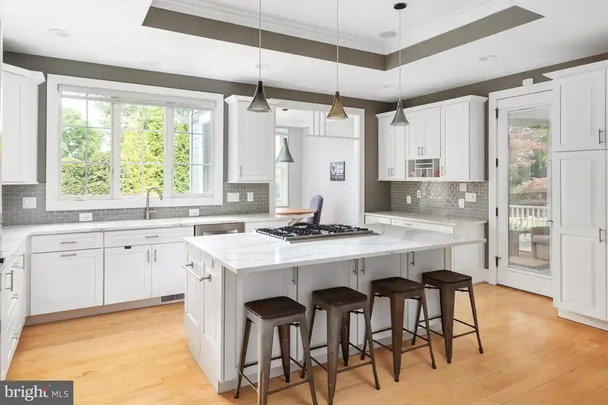 gourmet kitchen with quartz countertops at 20070 Gleedsville Rd.