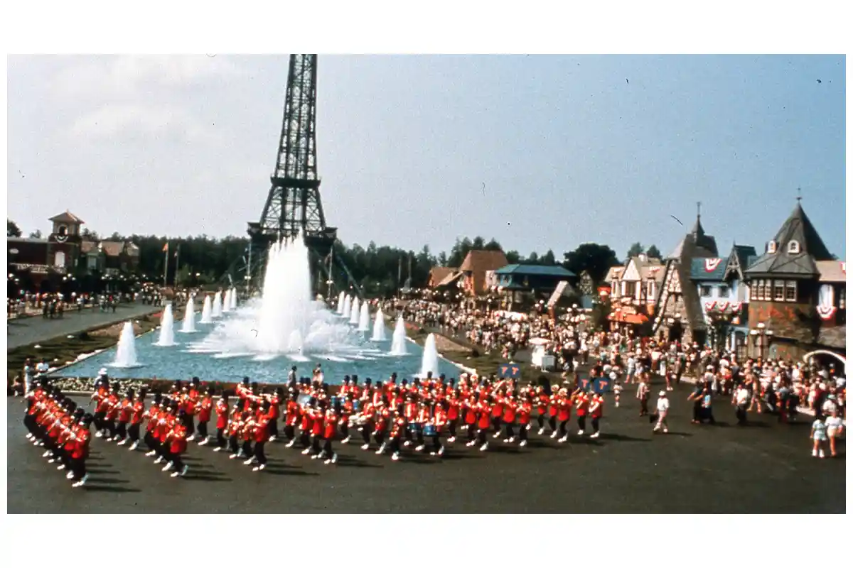 A band plays at the opening celebrations of Kings Dominion on May 3, 1975.