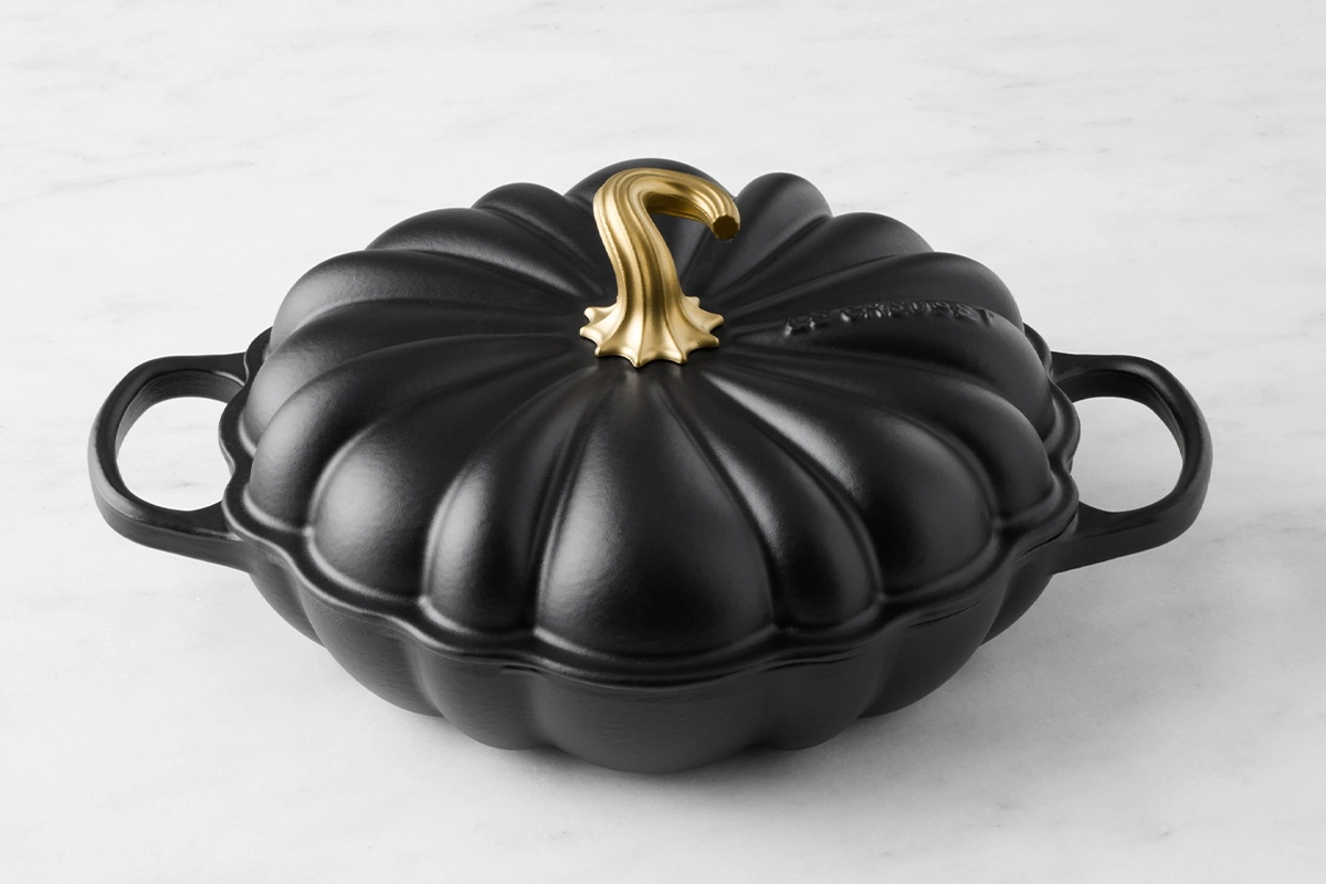 A pumpkin-shaped braiser 