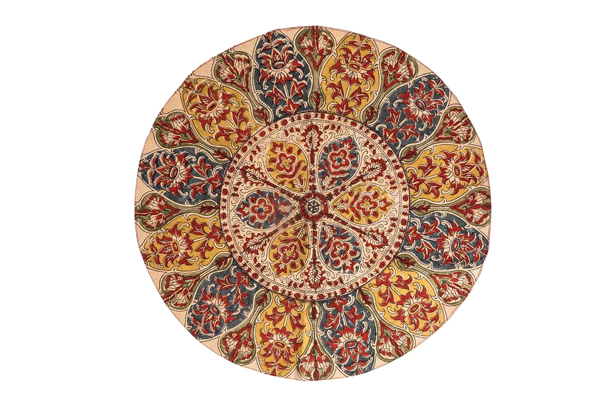 Trim the table with Thanksgiving colors with this table topper