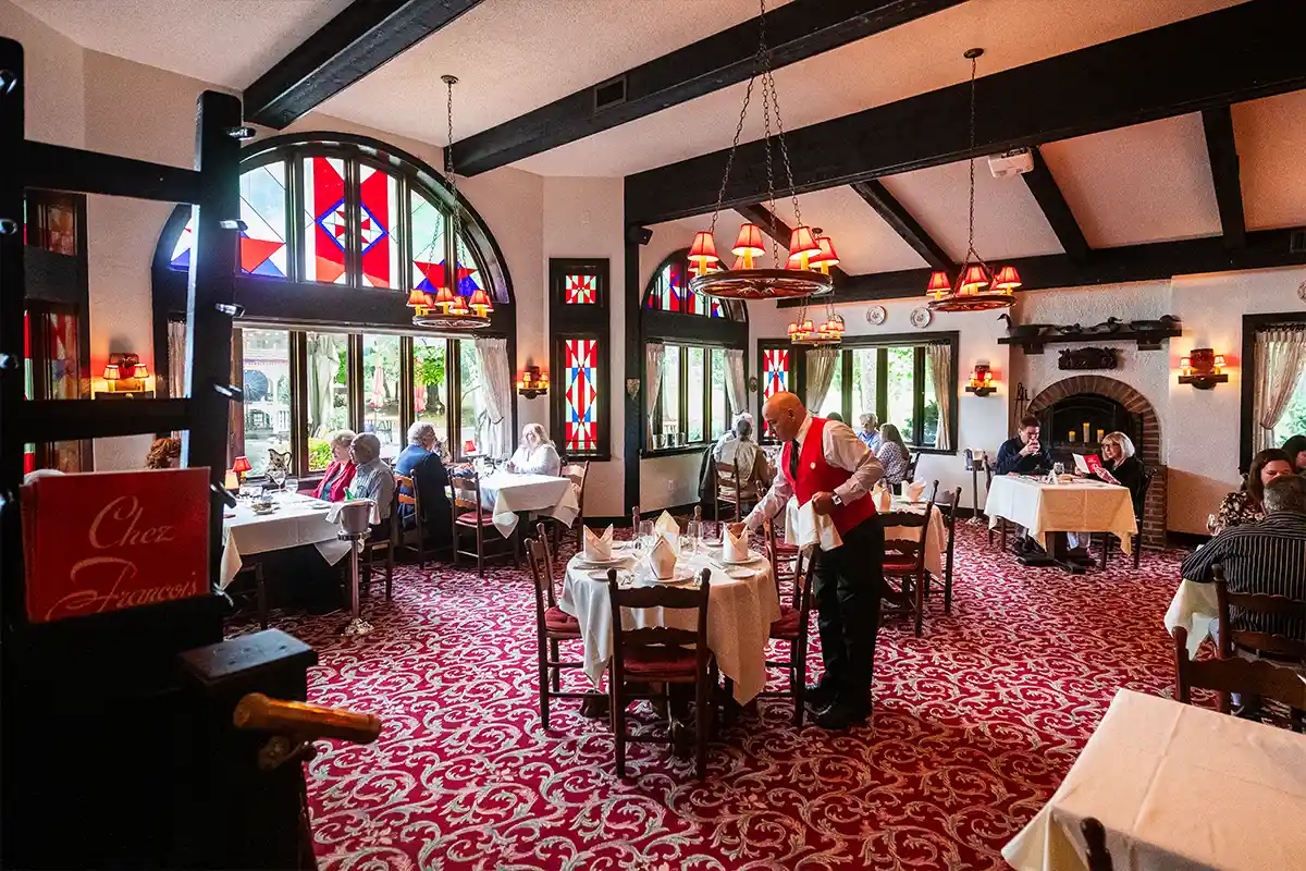 L'Auberge Chez Francois dining room