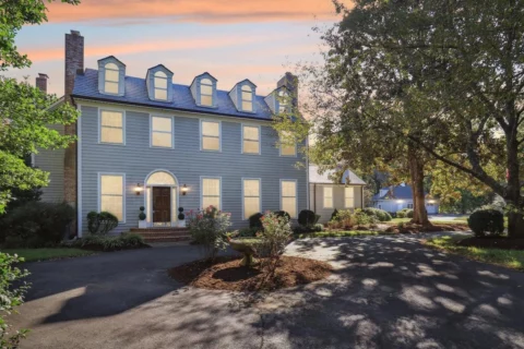 Exterior of 10650 Gunston Rd.
