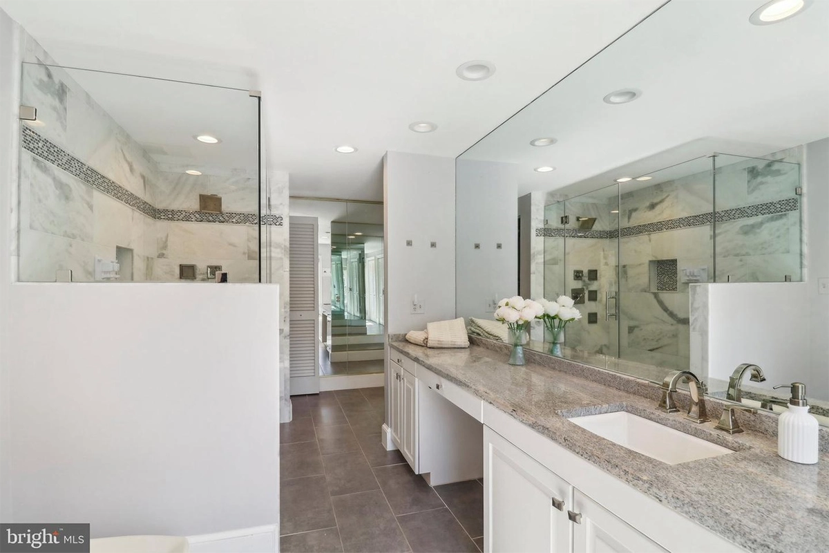 Primary bathroom of 10650 Gunston Rd.
