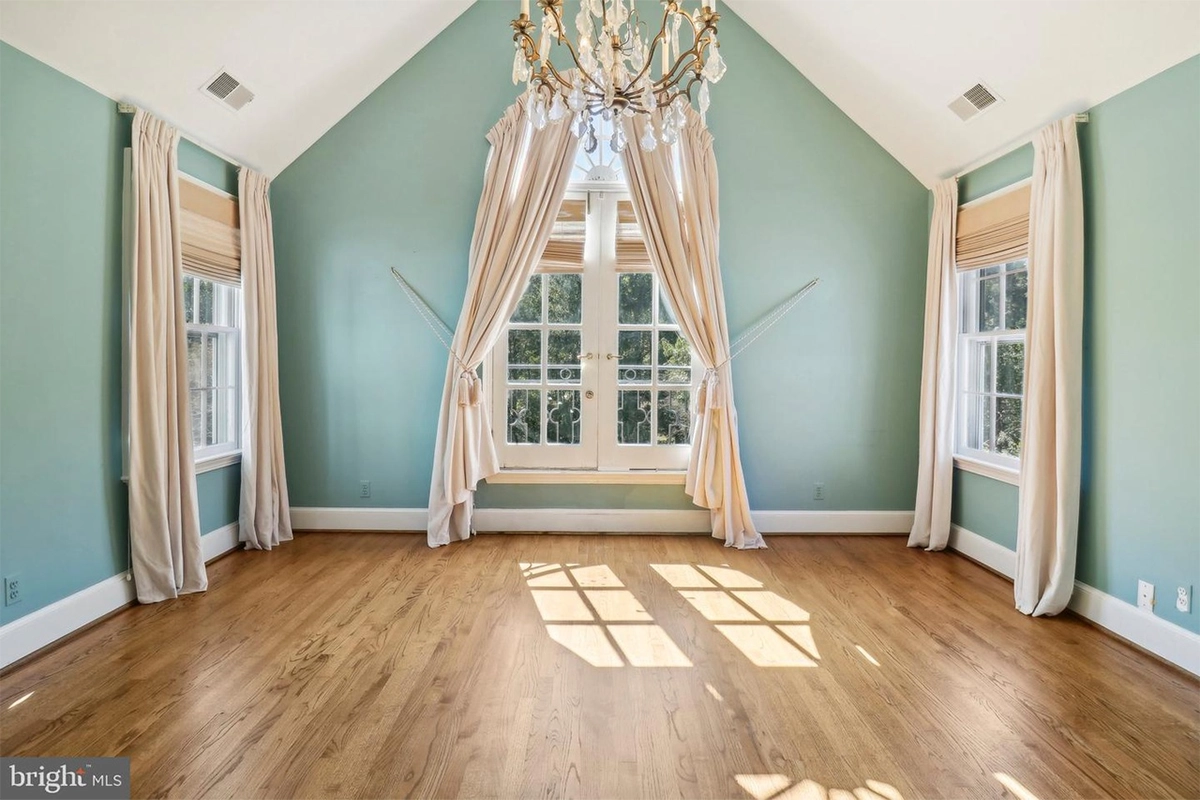 Second bedroom of 10650 Gunston Rd.