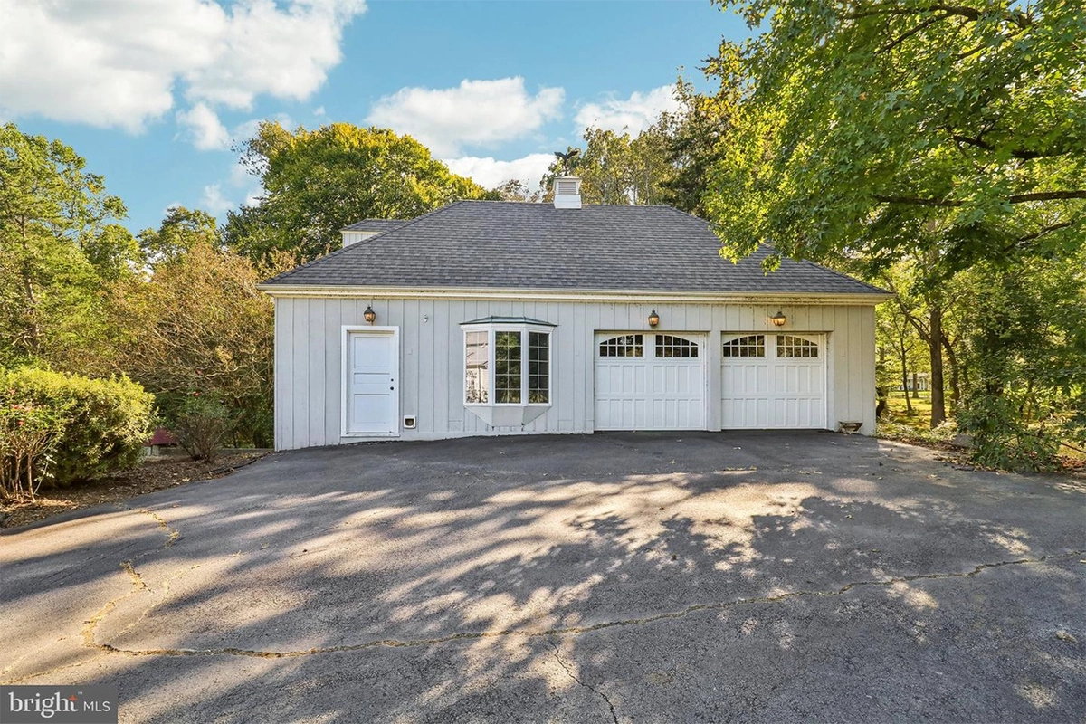 Garage of 10650 Gunston Rd.