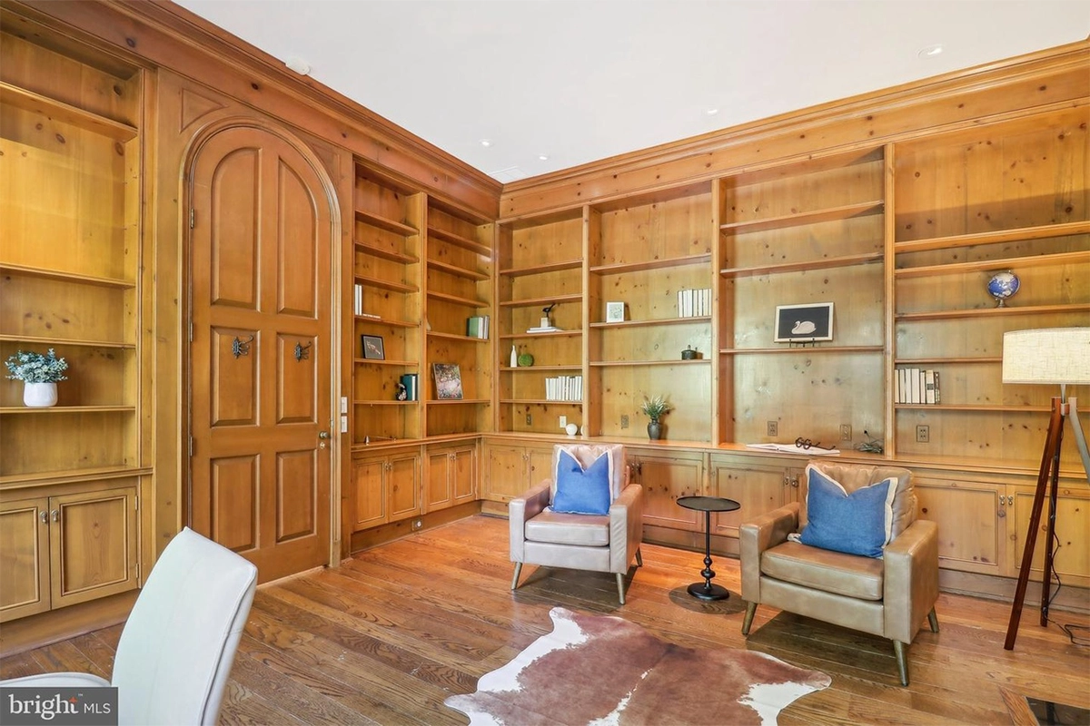 Office of 10650 Gunston Rd.