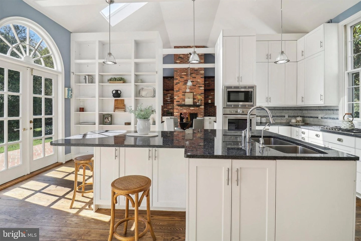 Kitchen of 10650 Gunston Rd.