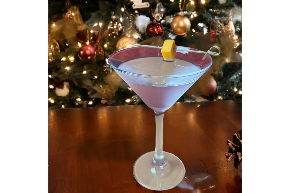 Cheesetique cheddar apple martini