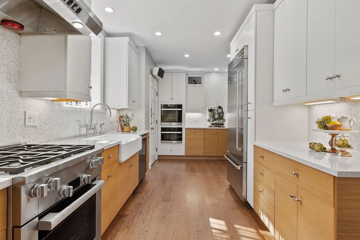908 Cameron St. kitchen