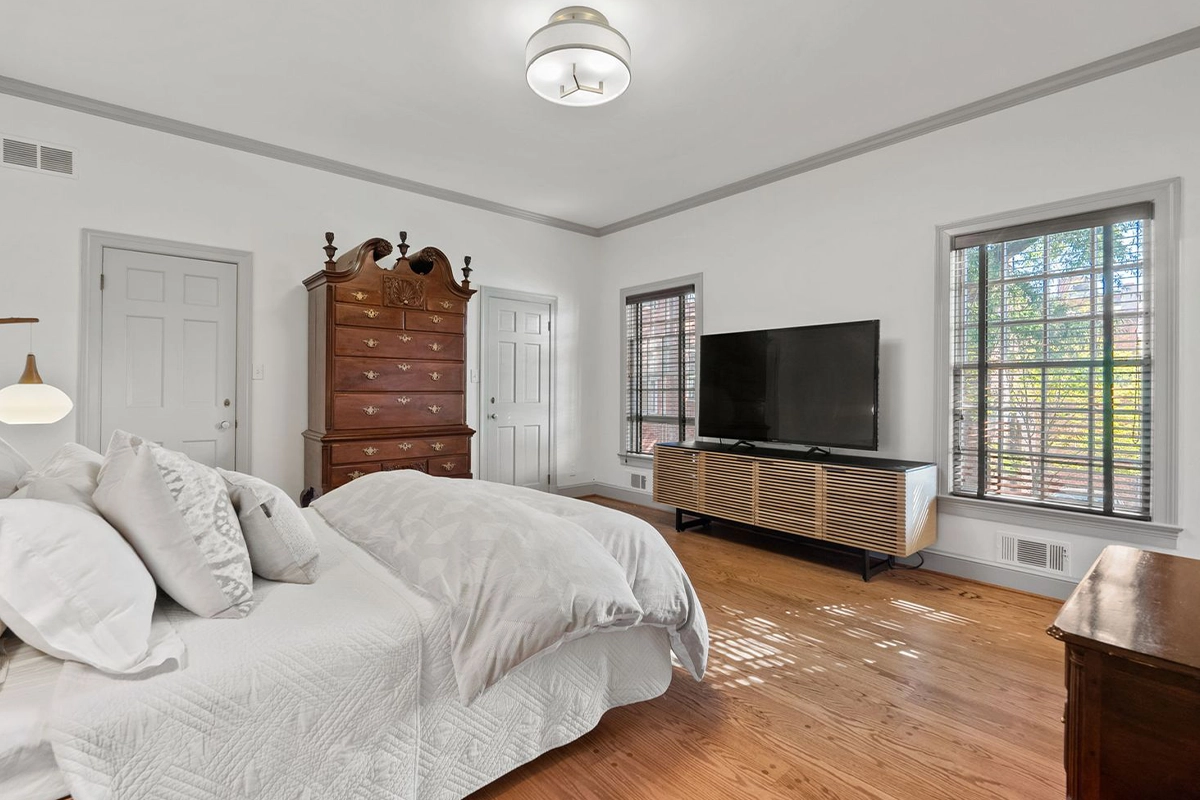 908 Cameron St. primary bedroom