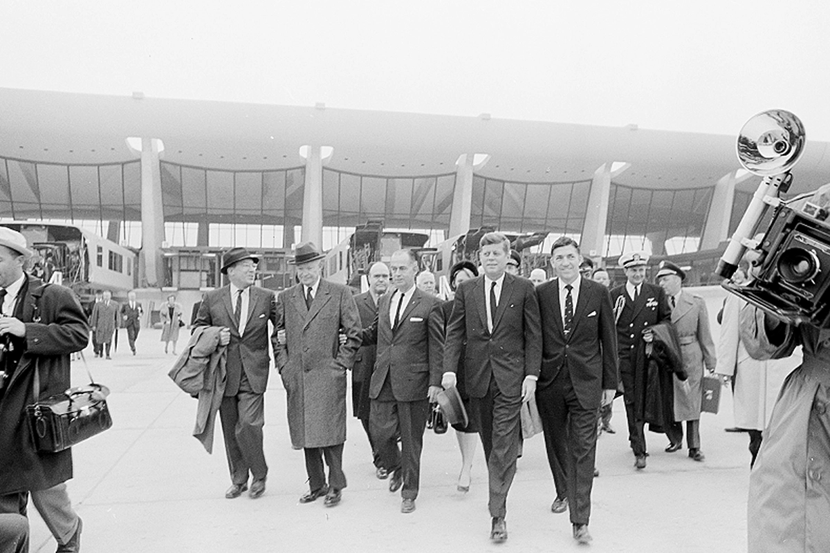 JFK arrives at Dulles for its dedication on November 17, 1962