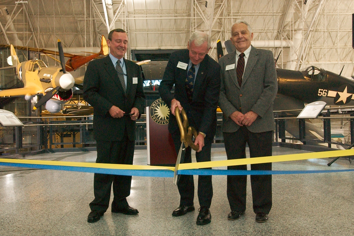 Ribbon cutting ceremony at Udvar-Hazy