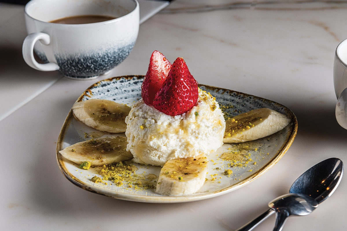 seray dessert with strawberries and bananas
