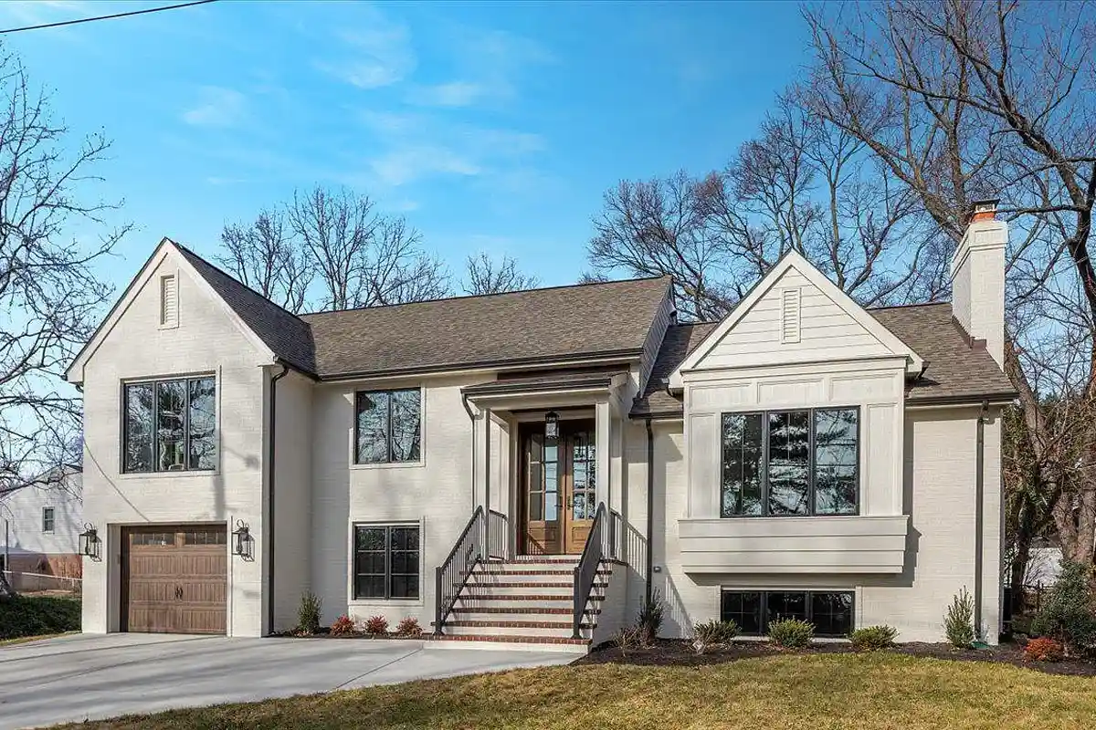 5727 Fifth Rd. S., Arlington exterior