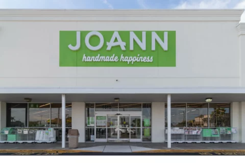 outside image of a JOANN fabrics store