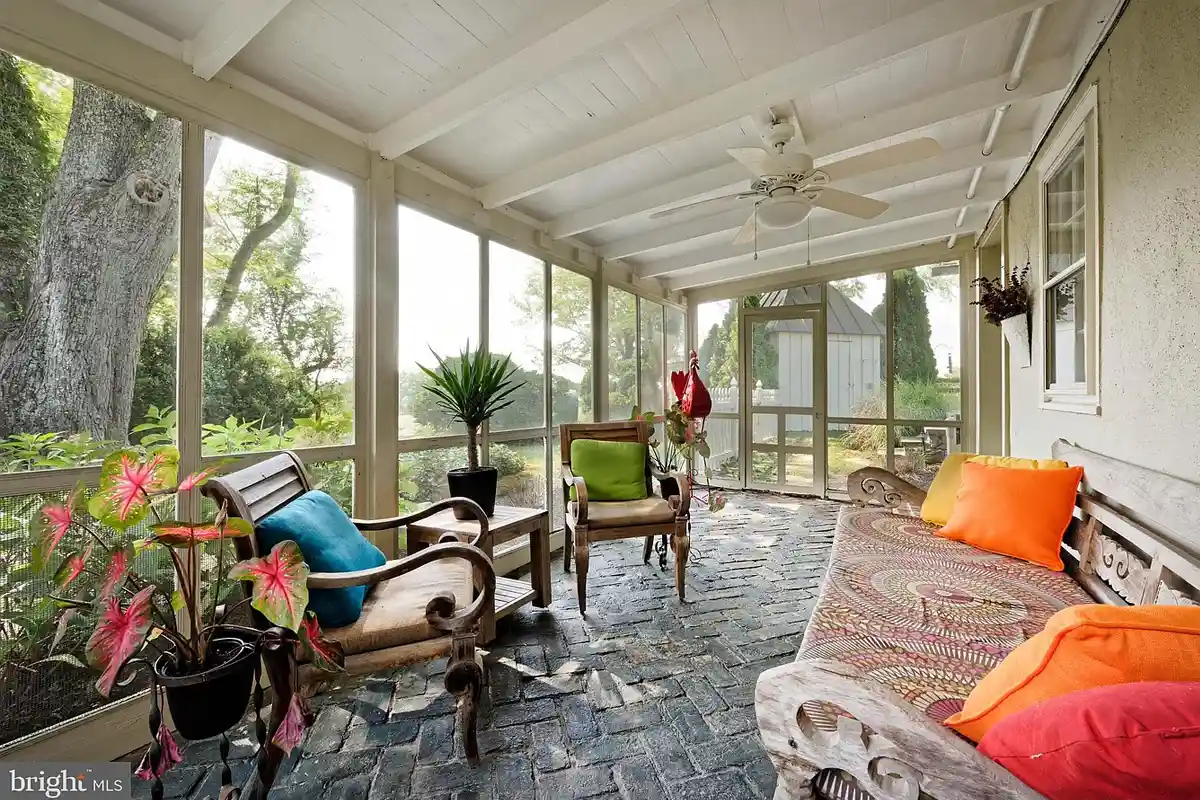 screened in porch