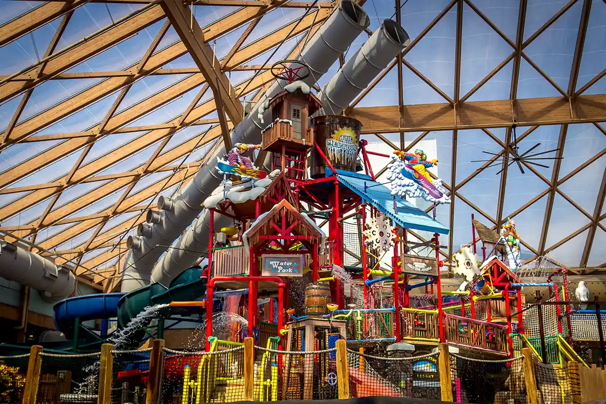 indoor water park at massanutten resort