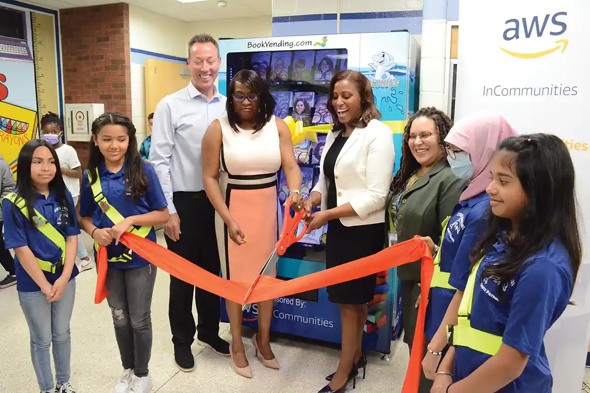 Latanya McDade cut ribbons with students