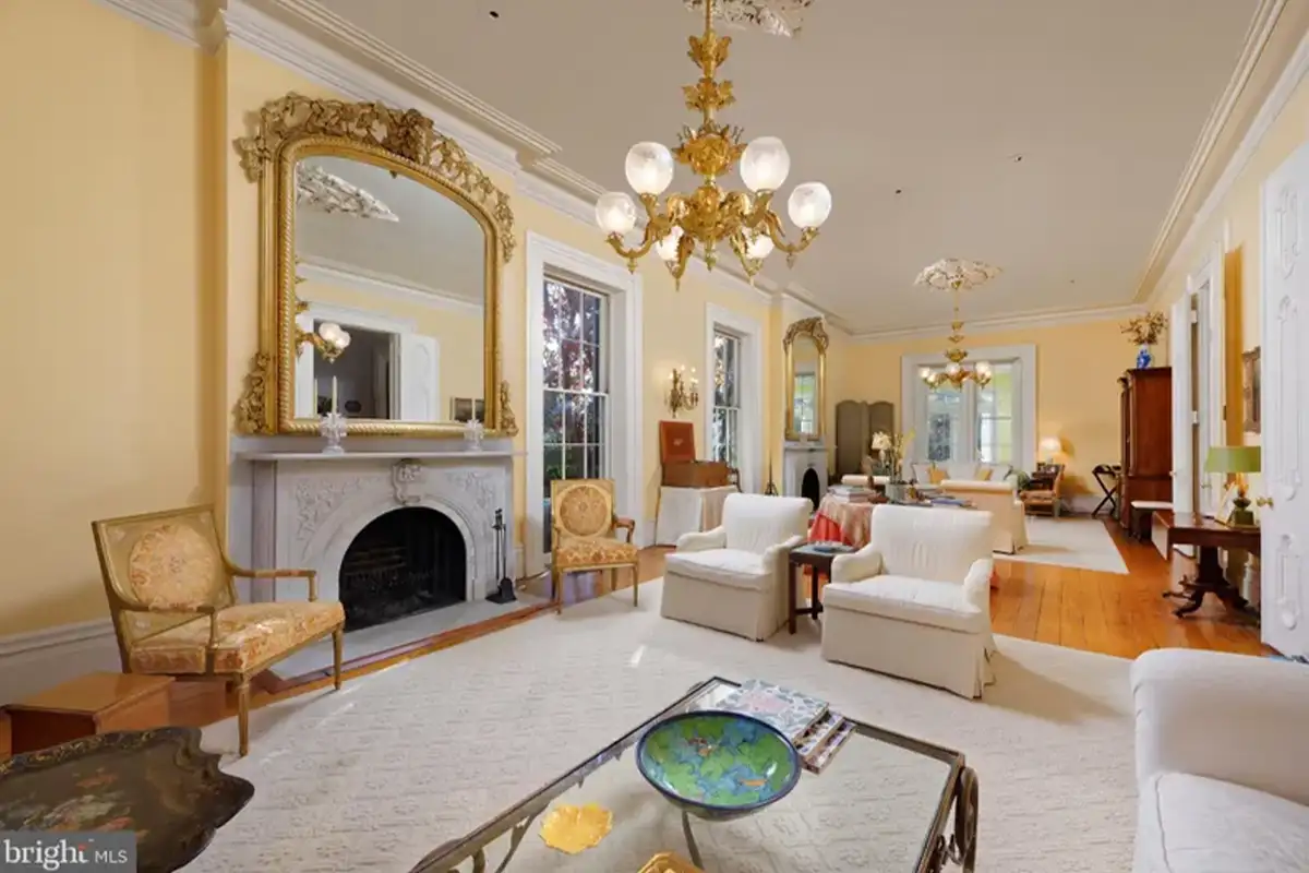 Great room at 510 Wolfe St.