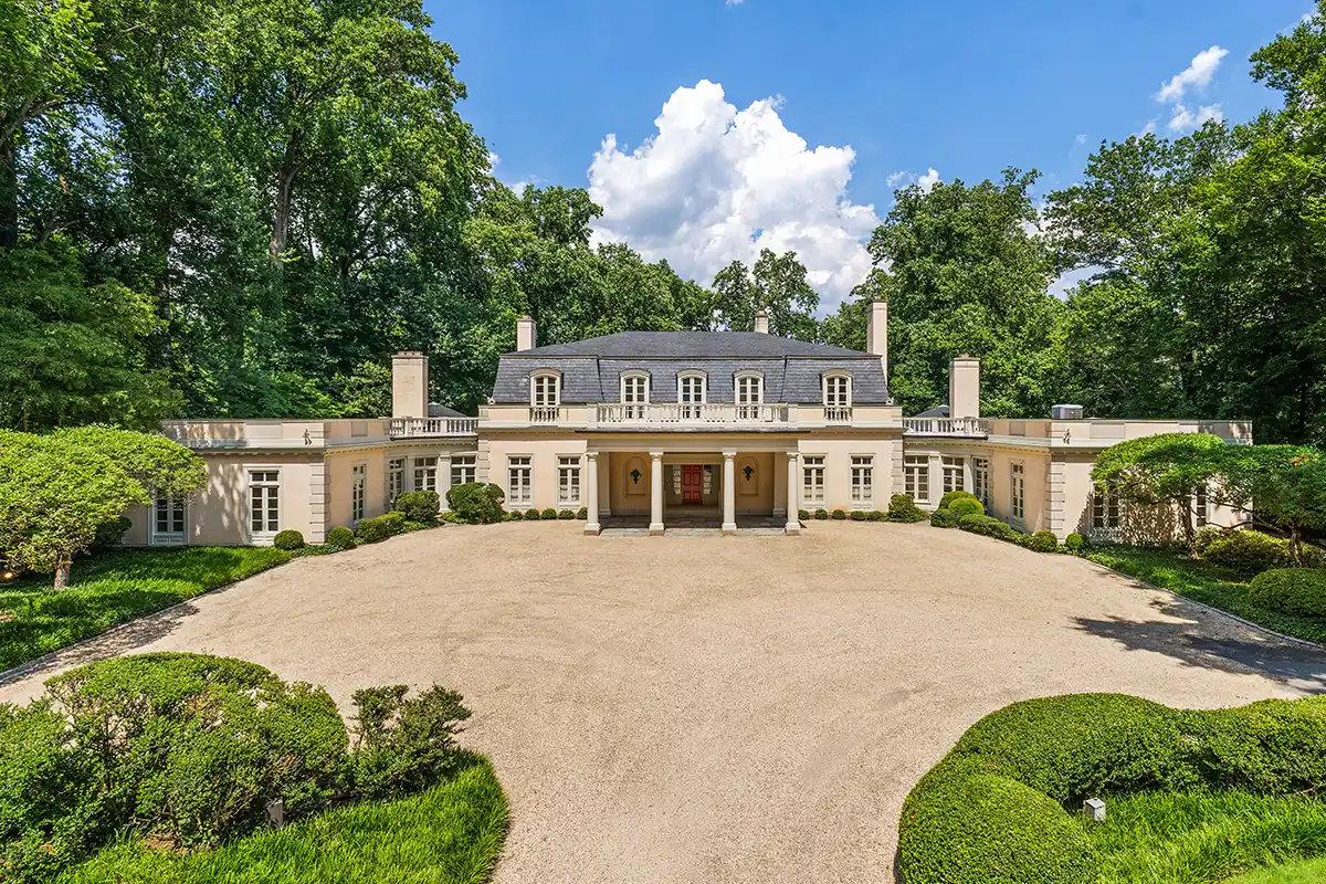 1260 Crest Ln., McLean exterior