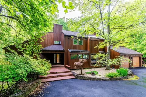 Front of home at Beach Mill
