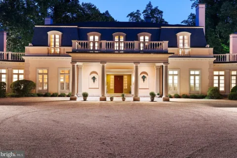 1260 Crest Ln.