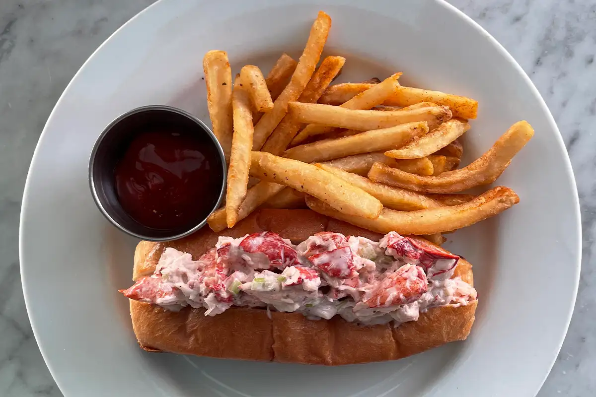 Hank's Oyster Bar lobster roll