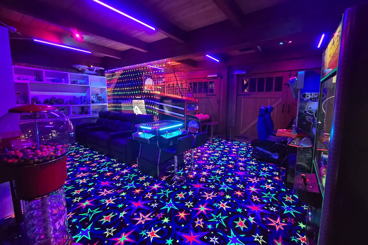 arcade with black light