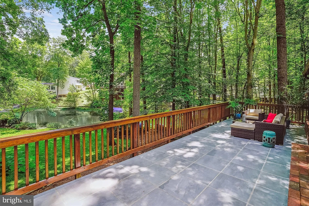 Private deck at 4499 Larchmont Ct. 