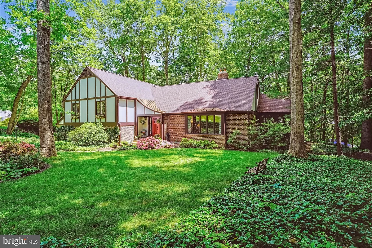 4499 Larchmont Ct., Dumfries. Tudor-style house