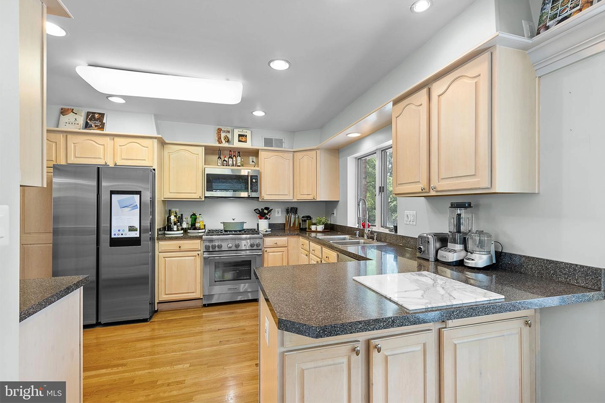 kitchen of 3504 Pinetree Ter. 