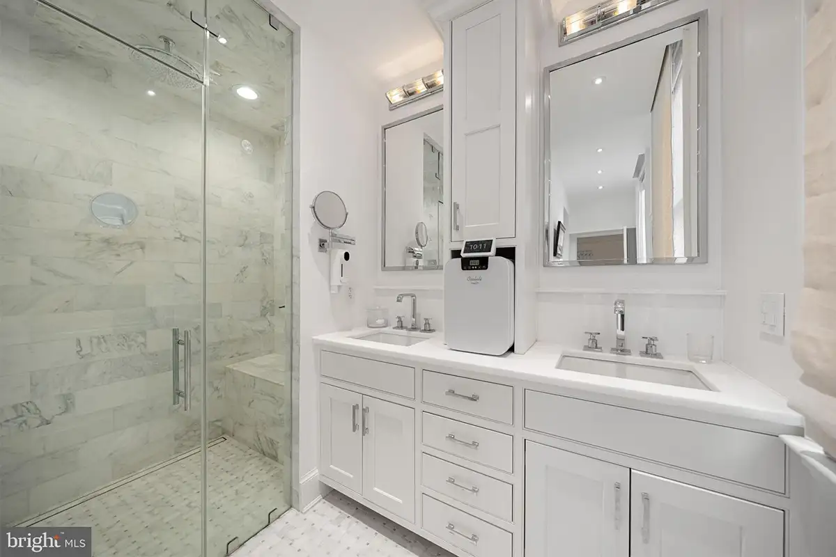 Duke en suite bathroom