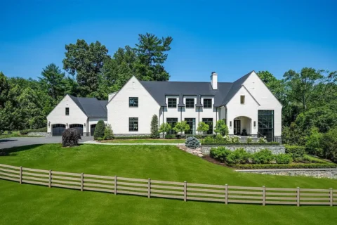 1004 Dogue Hill Ln., McLean exterior