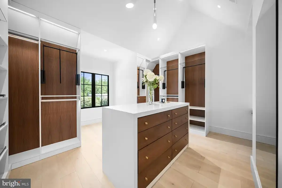 walk-in closet
