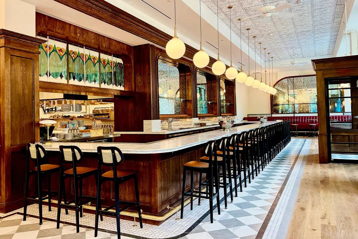 Interior image of Bar Colline bar with bar stools