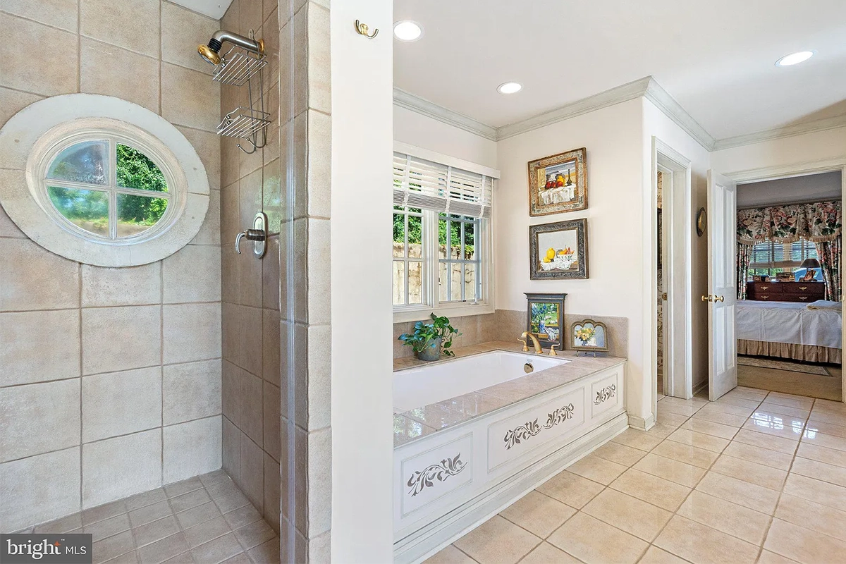 master bath of 6289 Coon Tree Rd.