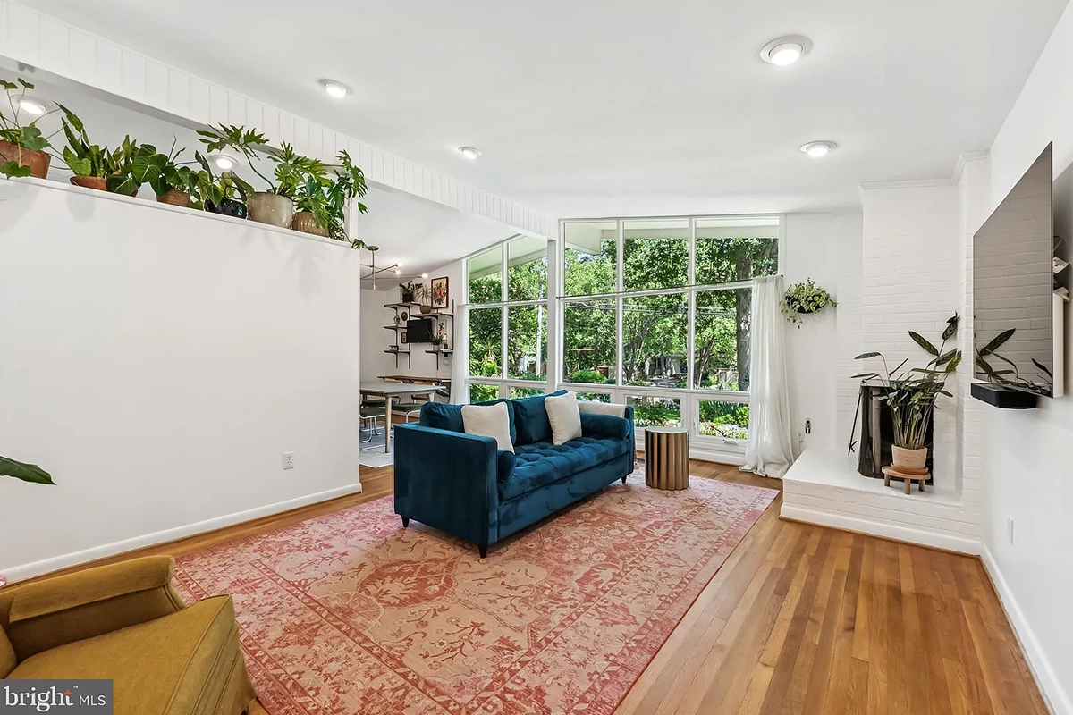 The living room of 2307 Sherwood Hall Ln