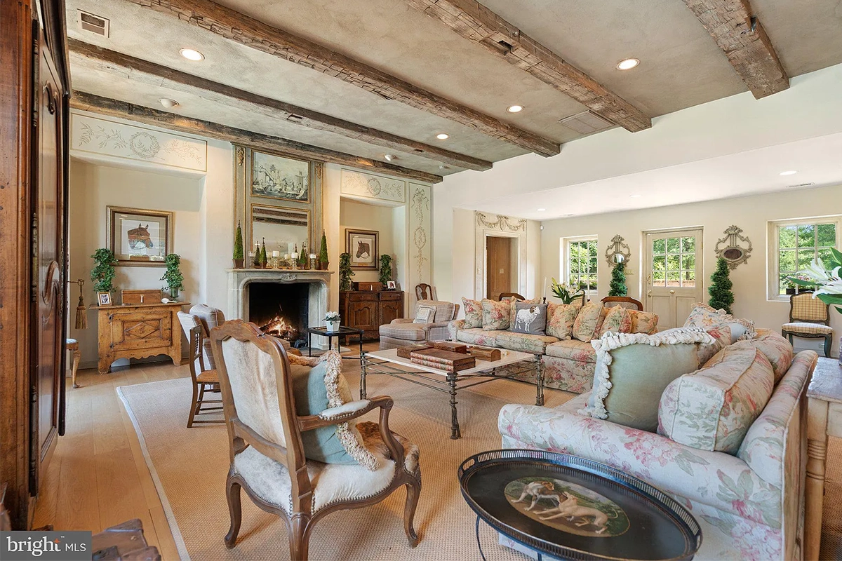 living room of 6289 Coon Tree Rd.