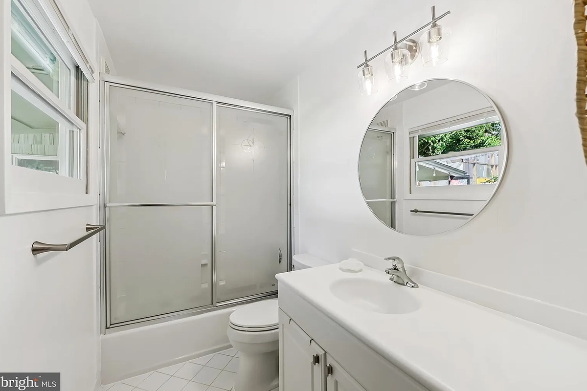 primary ensuite at 2307 Sherwood Hall Ln