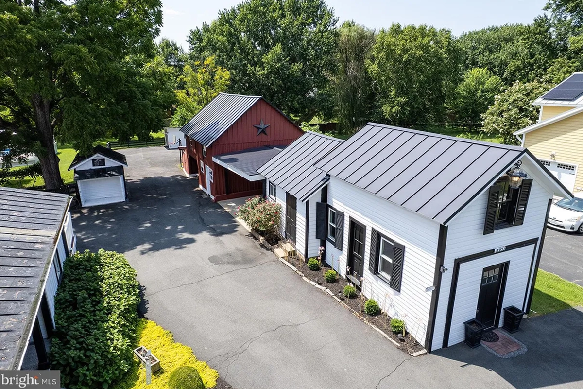 office/barn/bar at farmhouse in ashburn