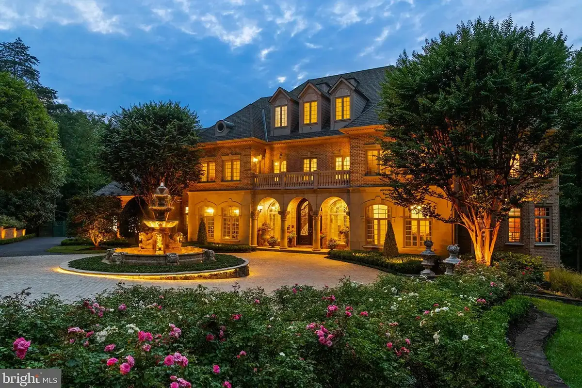 Exterior view of 9112-9120 Mine Run Dr., Great Falls