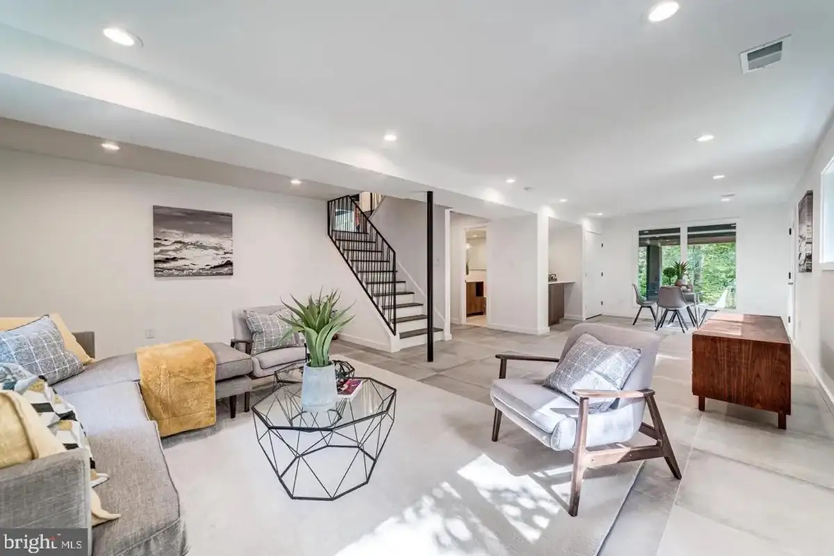 The recreation room with a wet bar in the basement.